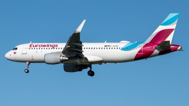 Airbus A320 (D-AEWQ)