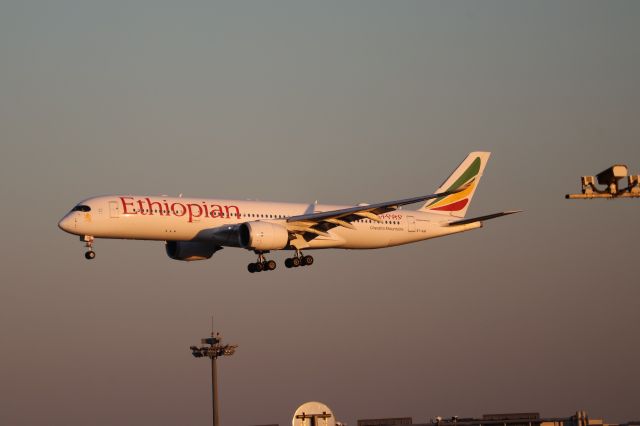 Airbus A350-900 (ET-AUB)