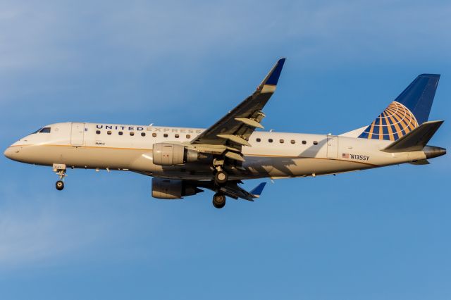 Embraer 175 (N135SY) - Evening 34R arrival from San Francisco. This livery is made so much better by good golden hour light :)