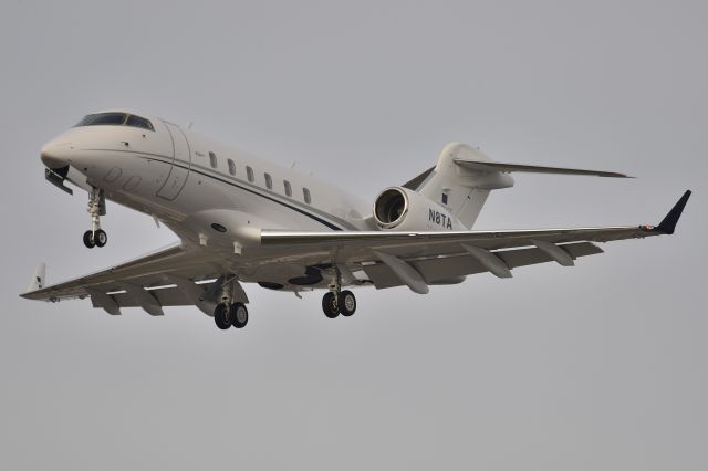 Canadair Challenger (N8TA) - 23L 01-05-24. New aircraft type to carry this Reg#