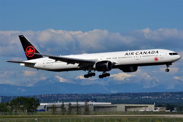 BOEING 777-300ER (C-FITW) - Air Canada Boeing 777-333(ER) arriving at YYC on June 30.