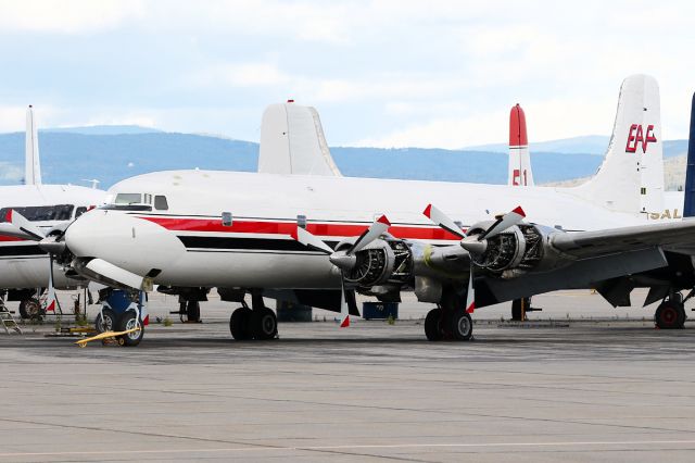 Douglas DC-6 (N651CE)