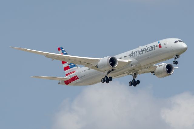 Boeing 787-9 Dreamliner (N826AN) - 9/7/2020