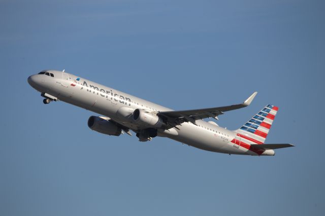 Airbus A321 (N125AA)
