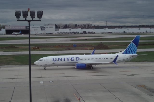 Boeing 737-800 (N77430)