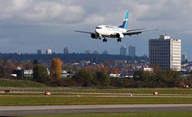 BOEING 737-600 (C-GWSK)