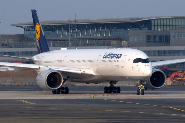 Airbus A350-900 (D-AIXA) - First visit of an Airbus A350 to Hamburg