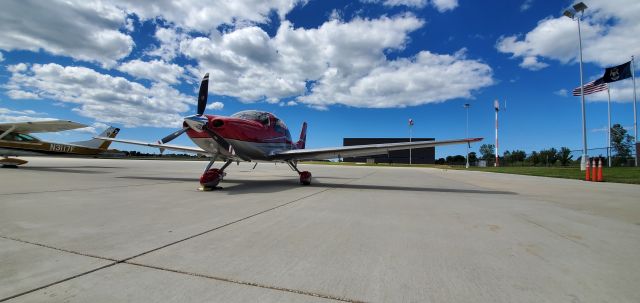 Cirrus SR-22 (N944HC)