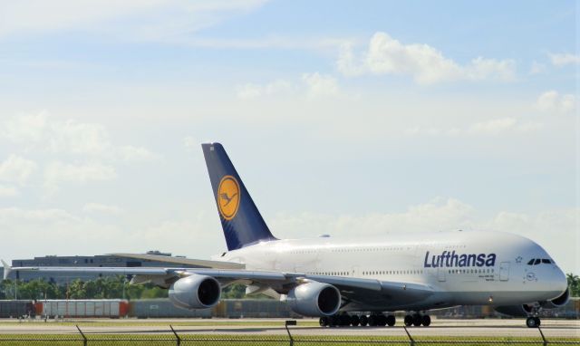 Airbus A380-800 (D-AIMH)