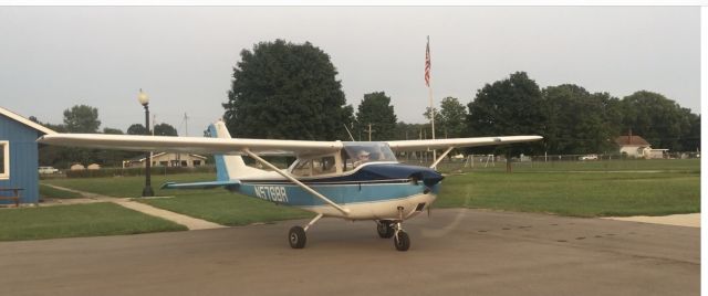 Cessna Skyhawk (N5768R)