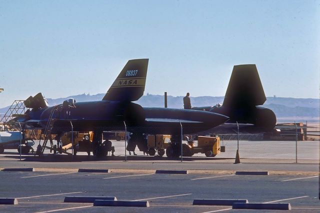 Lockheed Blackbird (61-7951) - NASAs first SR-71A 61-7951 was given the fictitious designation YF-12C and serial number 60-6937. It is seen at Edwards AFB on, October 12, 1977, following the fourth Space Shuttle Approach and Landing Test flight.