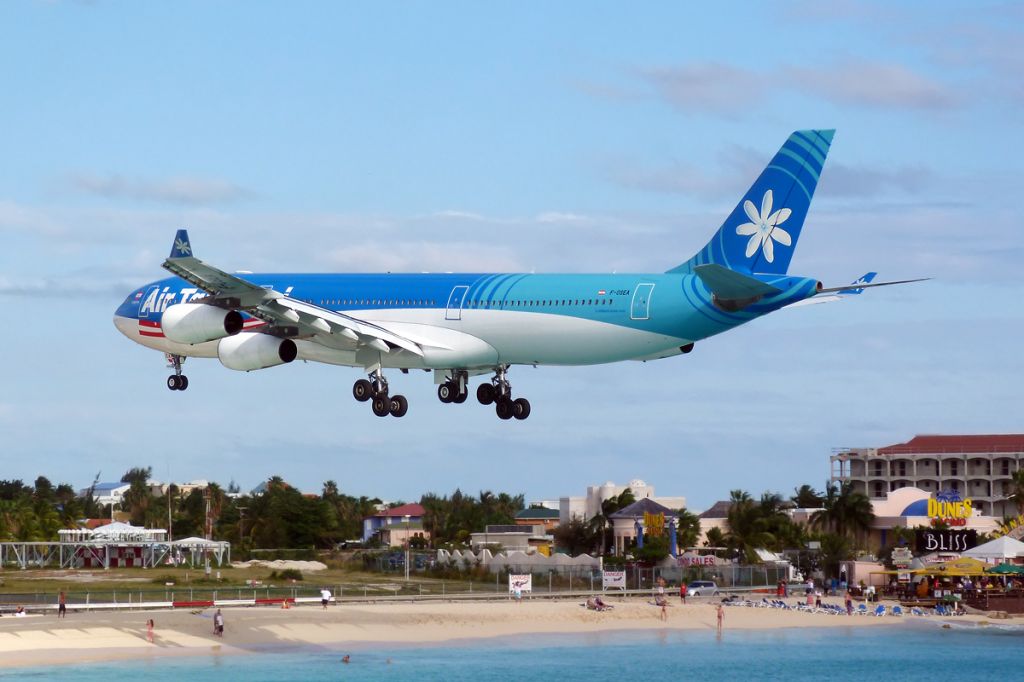 Airbus A340-300 (F-OSEA)