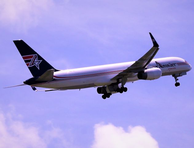 Boeing 757-200 (N172AJ)