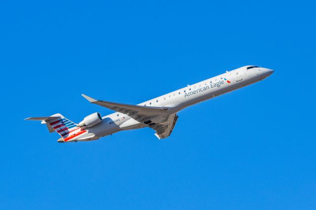 Canadair Regional Jet CRJ-900 (N326MS) - Mesa Airlines CRJ9001 taking off from PHX on 11/12/22. Taken with a Canon R7 and Tamron 70-200 G2 lens.
