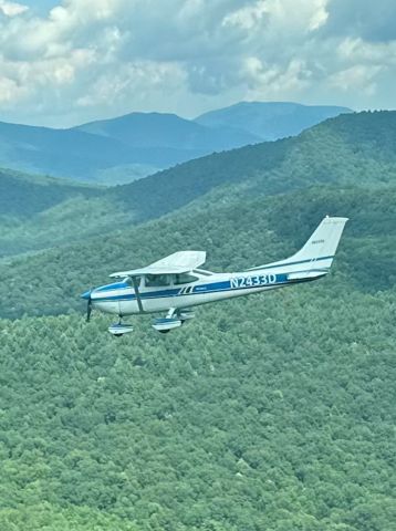 Cessna Skylane (N2433D)