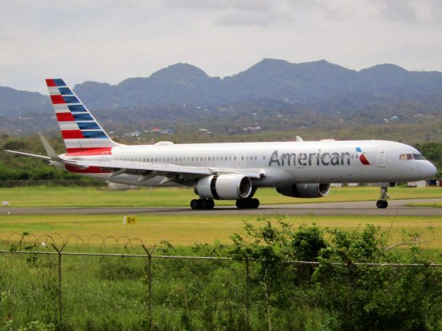 Boeing 757-200 (N198AA)