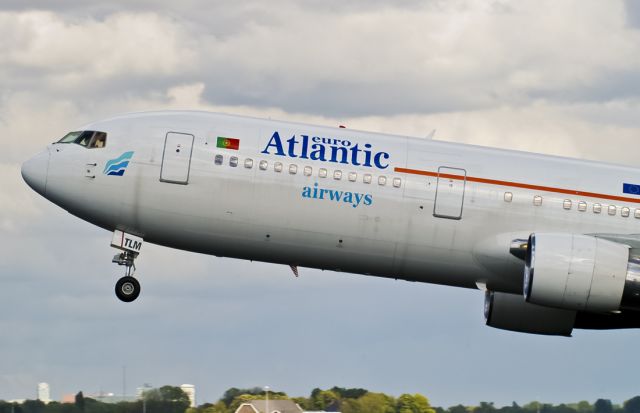 BOEING 767-300 (CS-TLM)