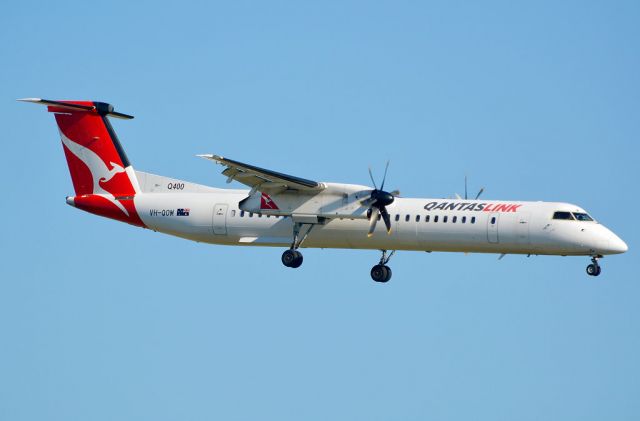 de Havilland Dash 8-400 (VH-QOM)