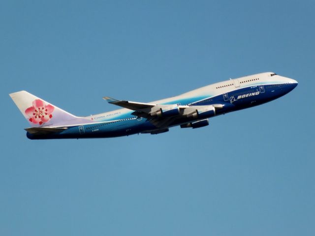 Boeing 747-400 (B-18210)