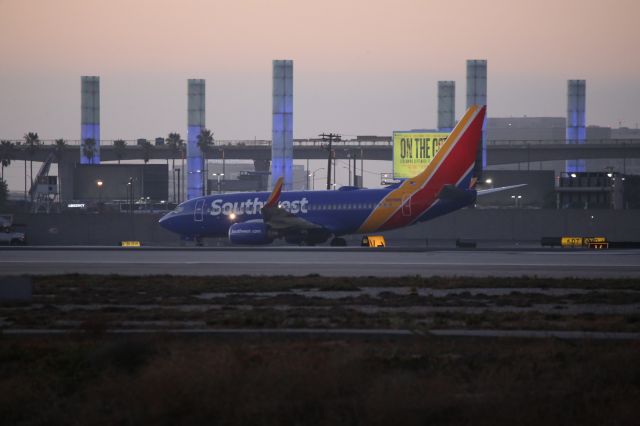 Boeing 737-700 (N215WN)