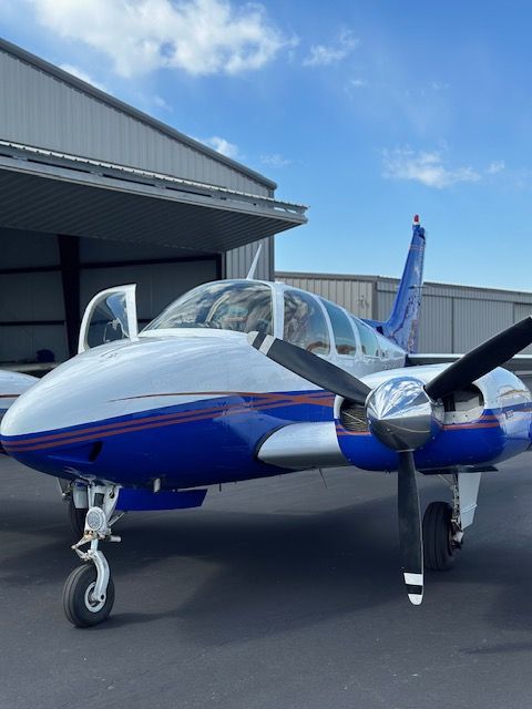 Beechcraft 55 Baron (N553W)