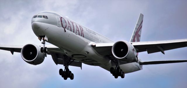 BOEING 777-300ER (A7-BEV) - 6-11-2022