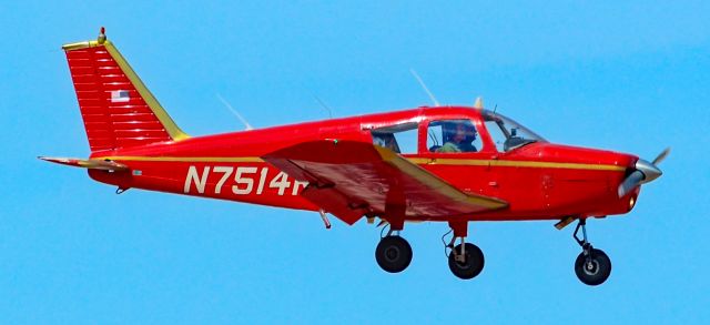 Piper Cherokee (N7514R) - N7514R 1966 Piper PA-28-140 Cherokee Cruiser s/n 28-22071 - North Las Vegas Airport  KVGT, VGTbr /Photo: Tomás Del Corobr /May 12, 2022