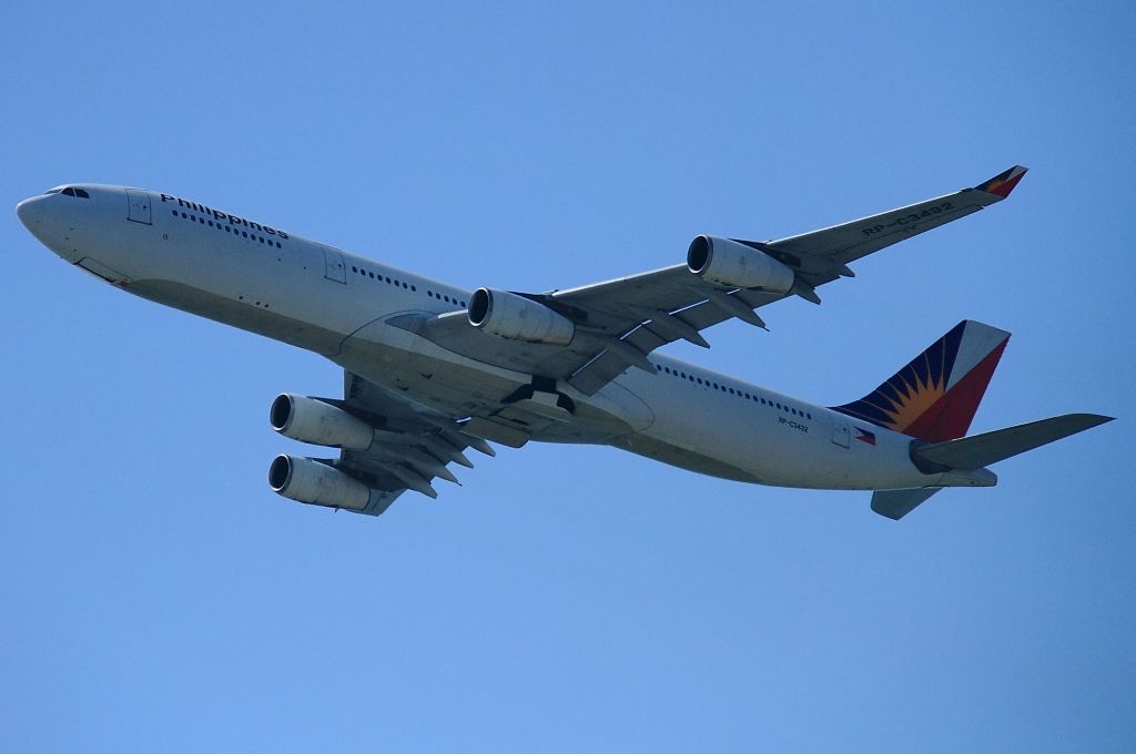Airbus A340-300 (RP-C3432)