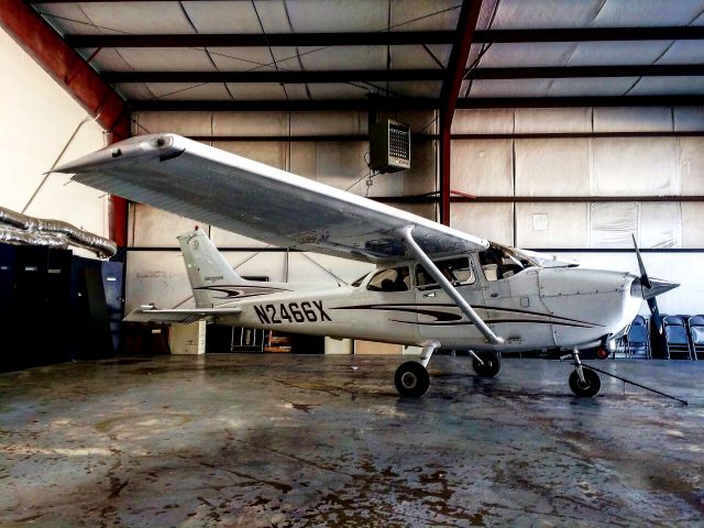 Cessna Skyhawk (N2466X)