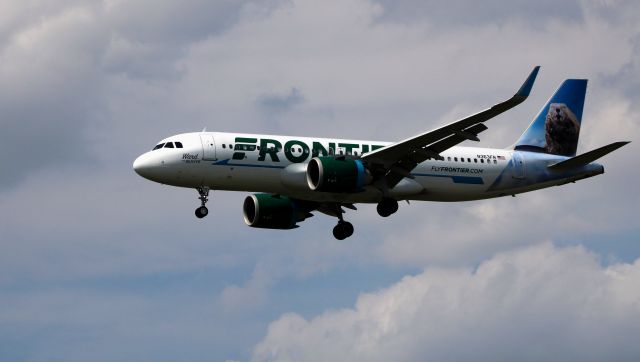 Airbus A320neo (N363FR) - On final is this 2019 Frontier Airlines Airbus A320-25TN with "Ward" the Beaver riding the tail in the Summer of 2020.