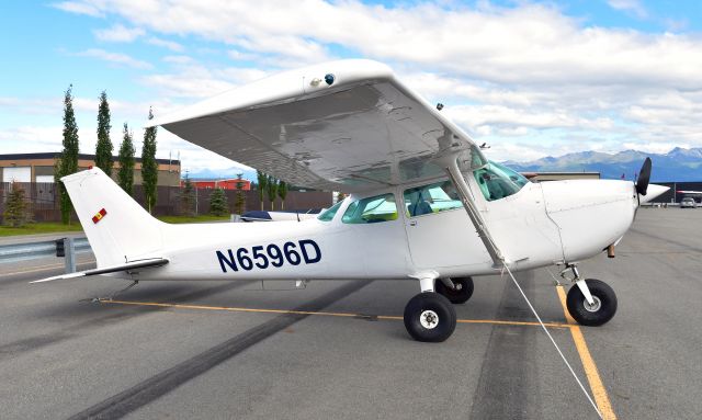 Cessna Skyhawk (N6596D) - Cessna 172N Skyhawk N6596D in Anchorage Lake Hood Seaplane Base