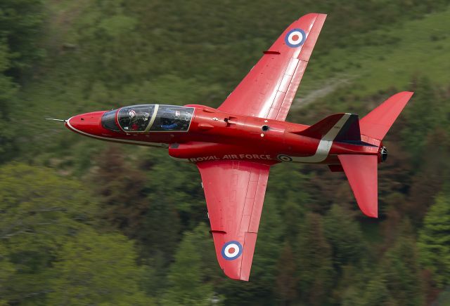 — — - Red Arrows low Level