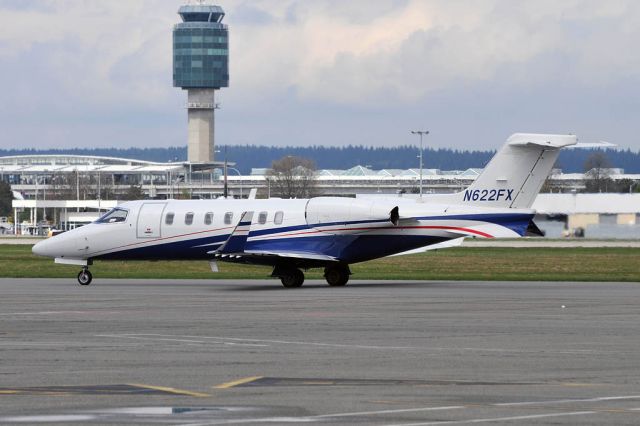 Learjet 40 (N622FX)