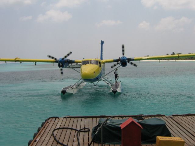 De Havilland Canada Twin Otter (8Q-TMN) - Air Maldives