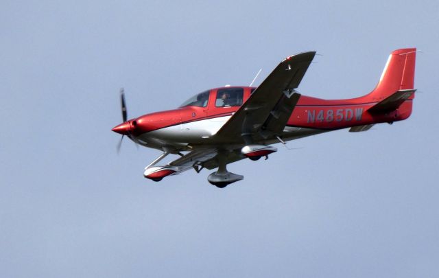 Cirrus SR-22 (N485DW) - On final is this 2017 Cirrus SR22 in the Autumn of 2019.