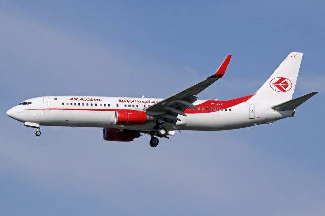 Boeing 737-800 (7T-VKA)