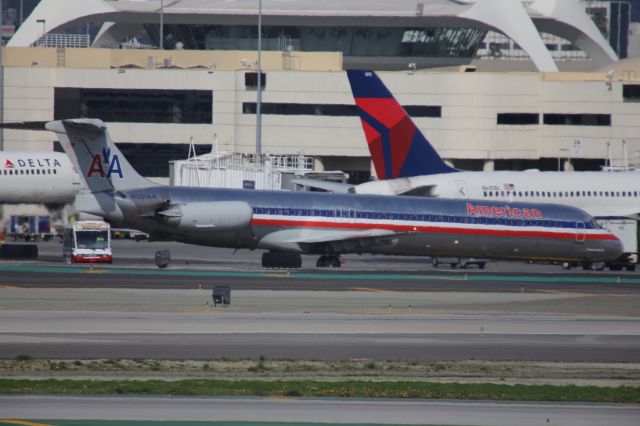 McDonnell Douglas MD-80 (N581AA)