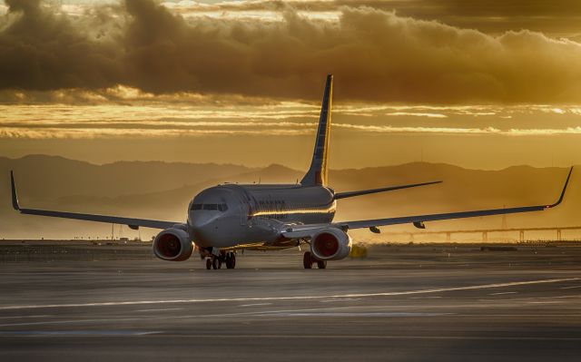 Boeing 737-700 —