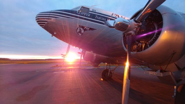 Douglas DC-3 —