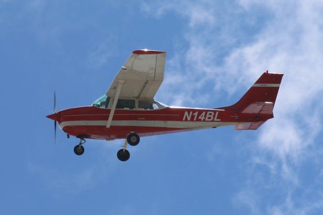 Bombardier Challenger 300 (N14BL)