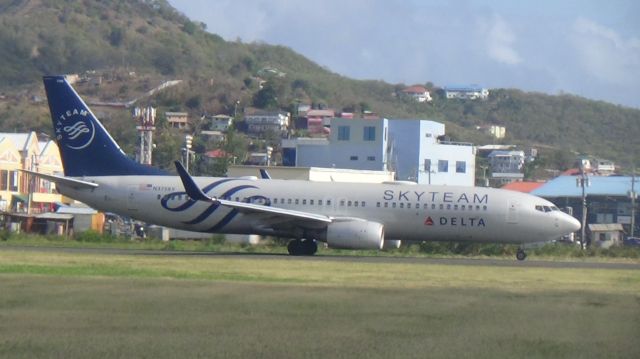 Boeing 737-800 (N3758Y)