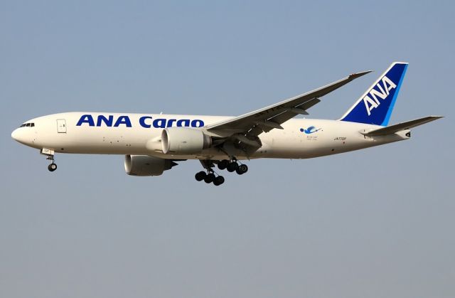 BOEING 777-200LR (JA772F)