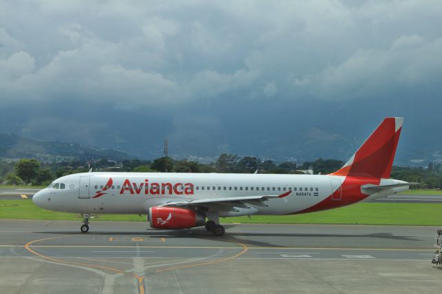 Airbus A320 (N494TA)