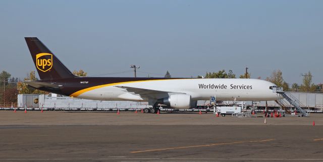 Boeing 757-200 (N427UP) - After a morning arrival from Reno, UPS's N427UP  has been buttoned up to sit idle for the day until it is "called back to duty" for a dinner hour departure.