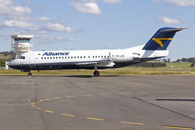 Fokker 70 (VH-JFE) - Alliance (VH-JFE) Fokker F70 at Wagga Wagga Airport