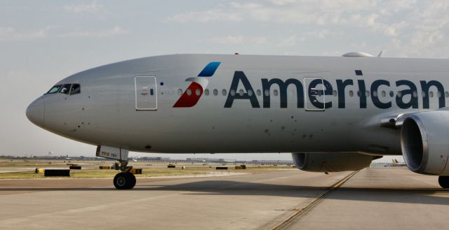 Boeing 777-200 (N760AN)