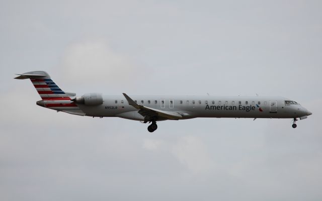 Canadair Regional Jet CRJ-900 (N952LR)