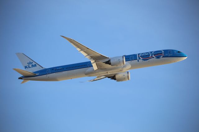 BOEING 787-10 Dreamliner (PH-BKA)