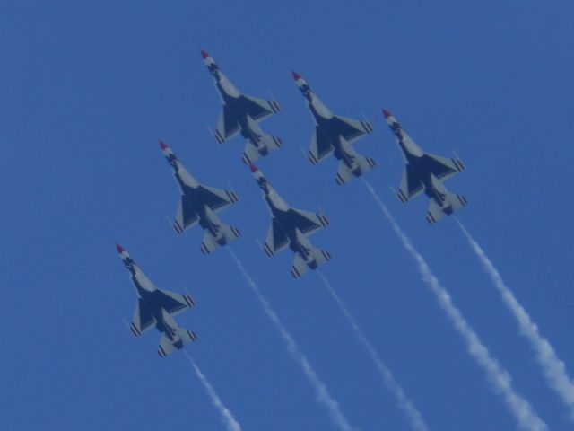 Lockheed F-16 Fighting Falcon —