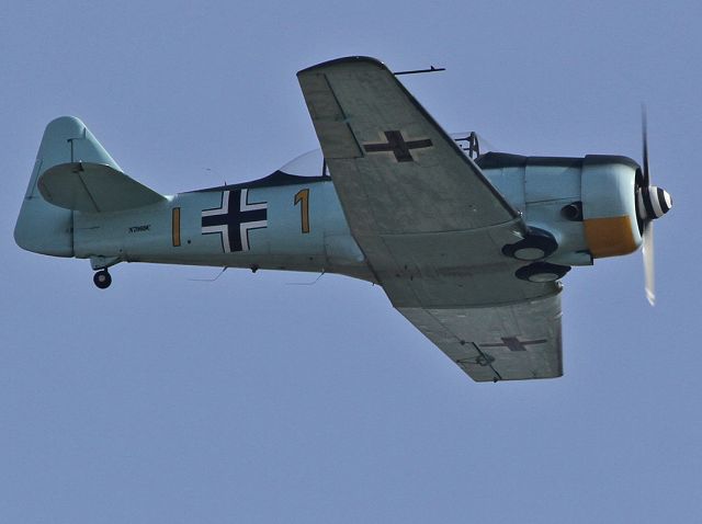 North American T-6 Texan (N7969C) - Flying over lake Balboa in Van Nuys, California.